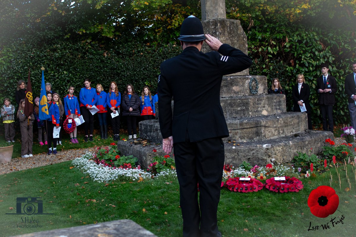 SHaleyPhotos's tweet photo. @wiltshirepolice  thought you would like to see these, taken at Purton, Wiltshire remembrance parade today. 10/11/2024
#LestWeForget #RemembranceSunday #UnitedKingdom https://t.co/oekinJueMf