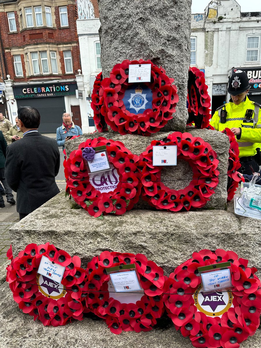 Lest we forget. Solemn and poignant remembrance service in Edgware today. A great honour to lay a wreath and remember our fallen heroes.