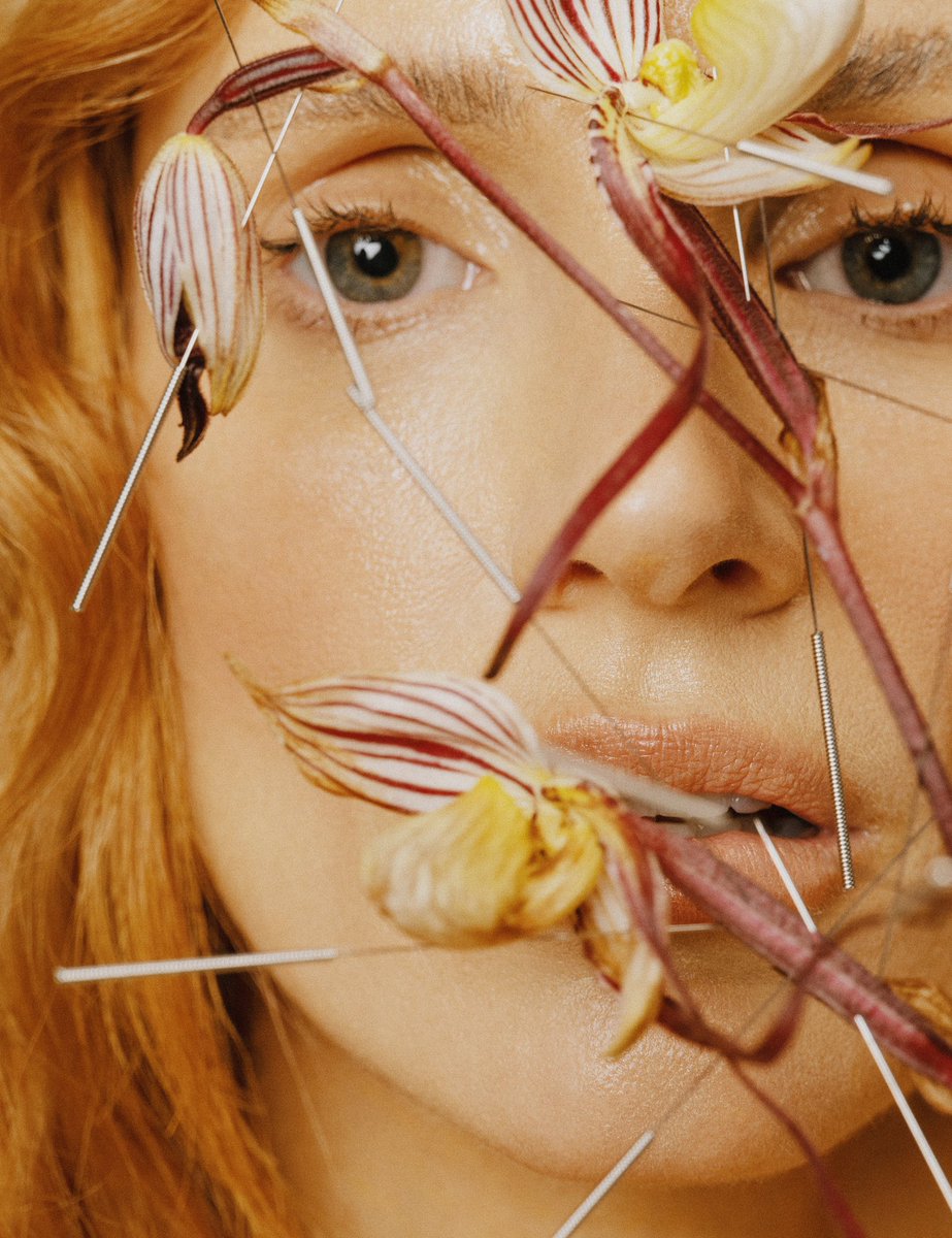 jes_chastain's tweet image. Pins &amp;amp; orchids 🖤✨