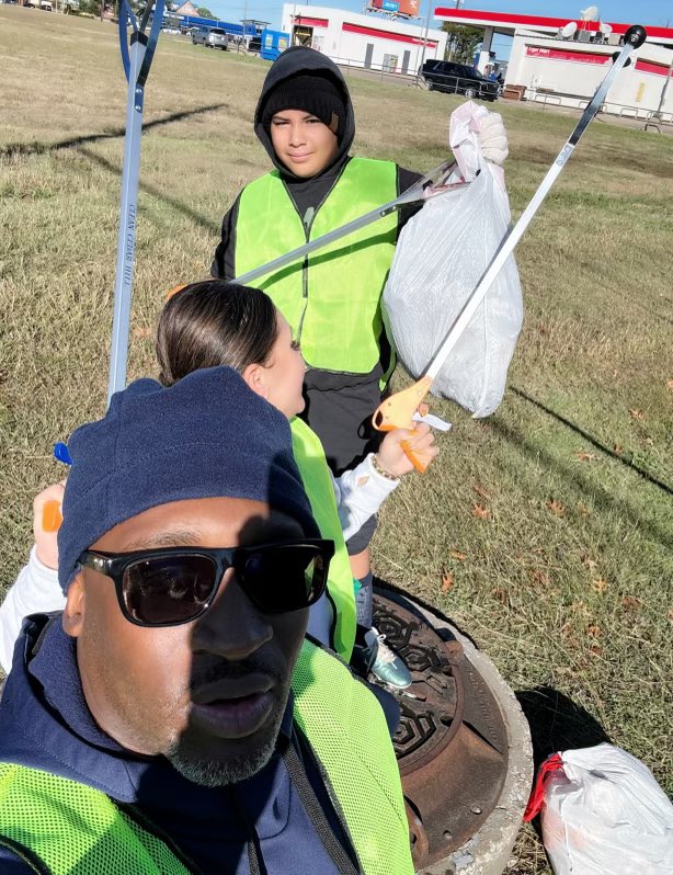 Mason4Mayor2019's tweet photo. Yesterday was the Annual Citywide clean up. We had over 300 registered citizens to participate in this event. I want to thank everyone who contributed to KEEP CEDAR HILL BEAUTIFUL! https://t.co/G0f8zfskDn