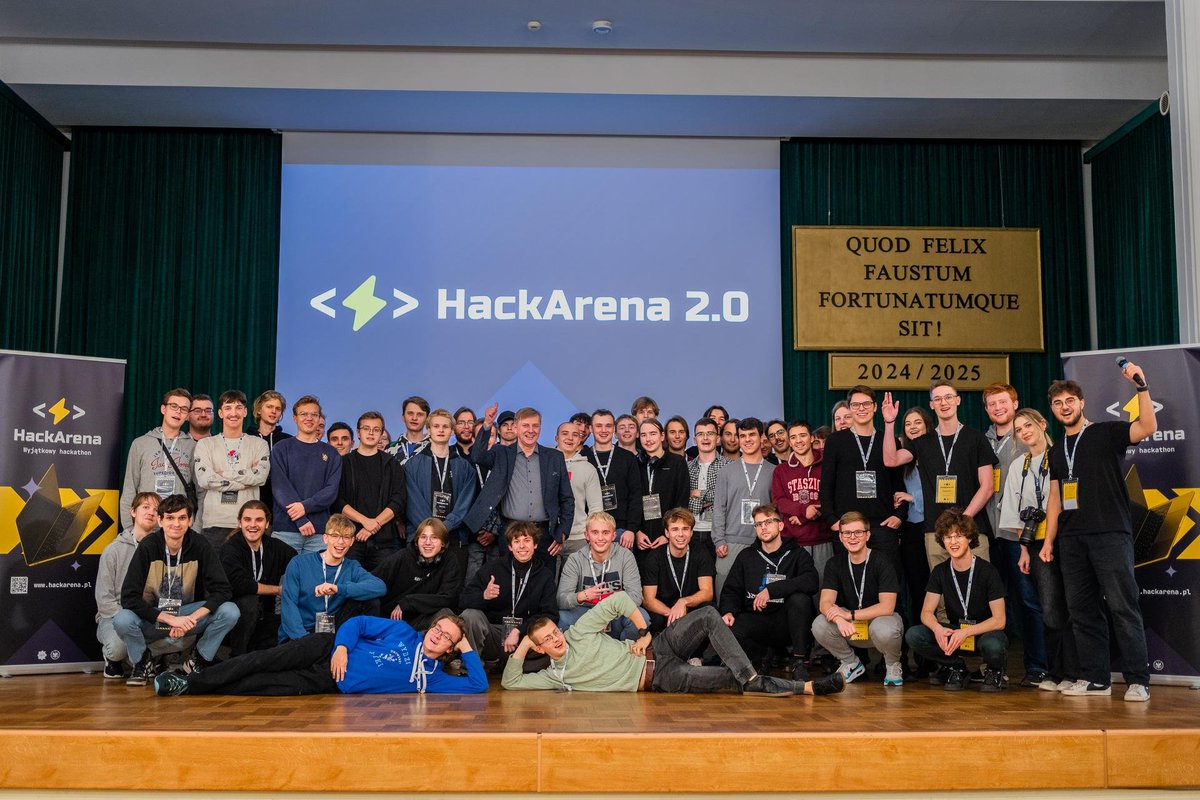 WatWcy's tweet photo. W dniach 26-27.10.2024 na #SGGW odbył się hackathon #HackArena 2.0!🏆Zadaniem było opracowanie bota, który uczestniczył w grze #MonoTanks. Drużyna Azbestmasters z Szymonem Rosowskim (KZC) i studentów SGGW zajęła 3. miejsce!🥉Gratulacje!👏#hackathon #AI #programowanie
Fot. Koło Naukowe init SGGW