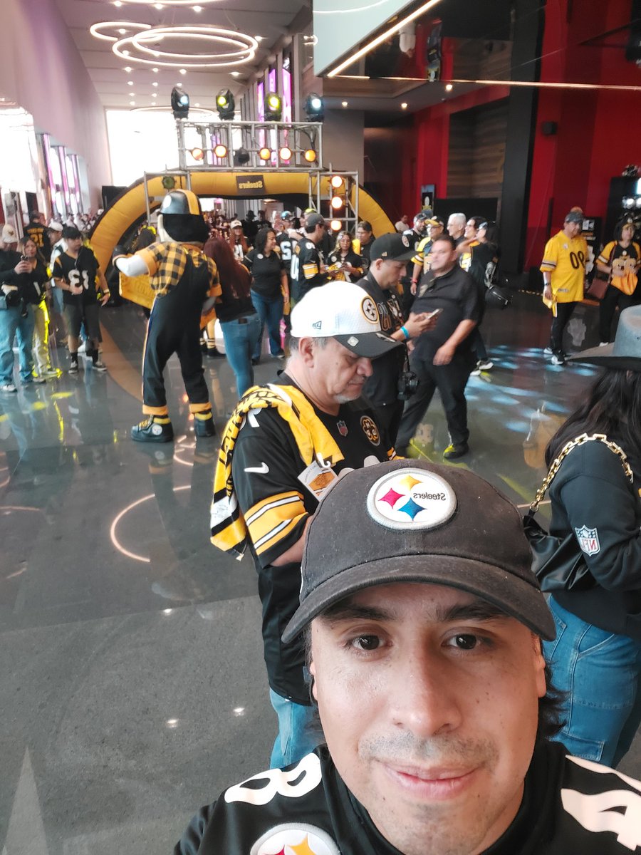 CpOscarRoman's tweet photo. Cc te activas y rundas y eres el primero en la fila de autografos!!! 💪💪💪 https://t.co/RUY8X3TgVE