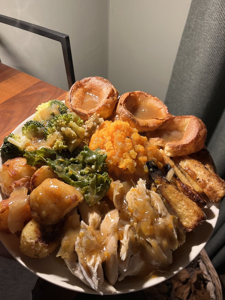 hikingshawty's tweet photo. today i walked eight miles and i had a roast for dinner :) https://t.co/SVmKLSmM68