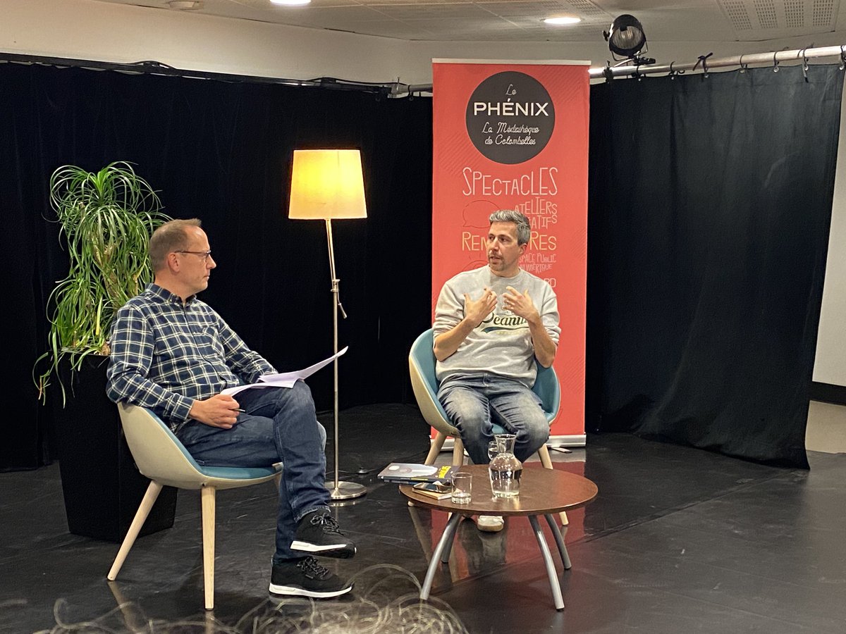 flopogo's tweet photo. Quand tu rencontres @unpied grâce à @timothyduquesne et @helenouuuuu et que tu repars avec 3 bandes dessinées et une dédicace. #unpied #marcdubuisson #avenirdespixels #phénix #colombelles #bandedessinnée #comicstrip https://t.co/lX04lfWj9c