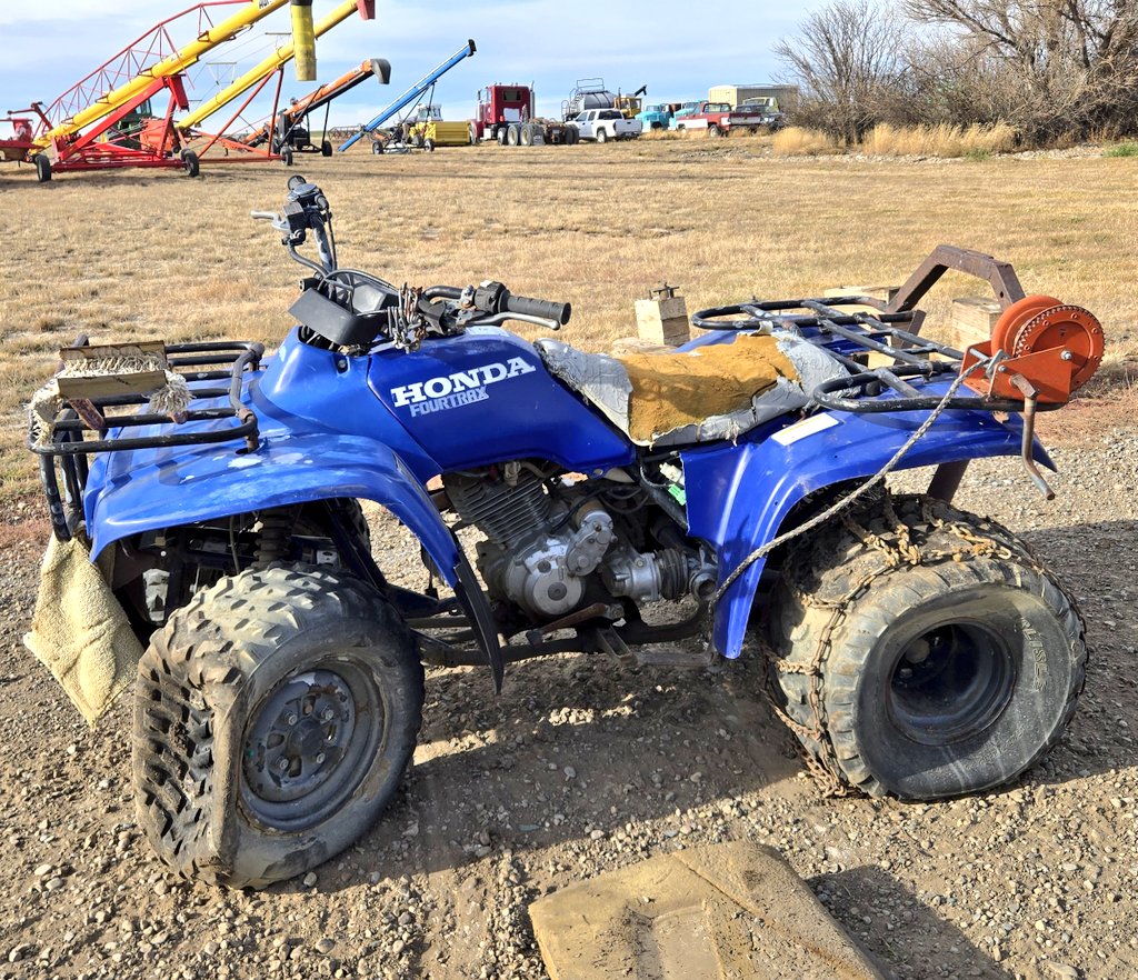 WelkerFarmsInc's tweet image. Alright super serious right now, what is this beauty worth?? 

#itsseenthings #somanyquestions #makeanoffer #welkerfarms #honda