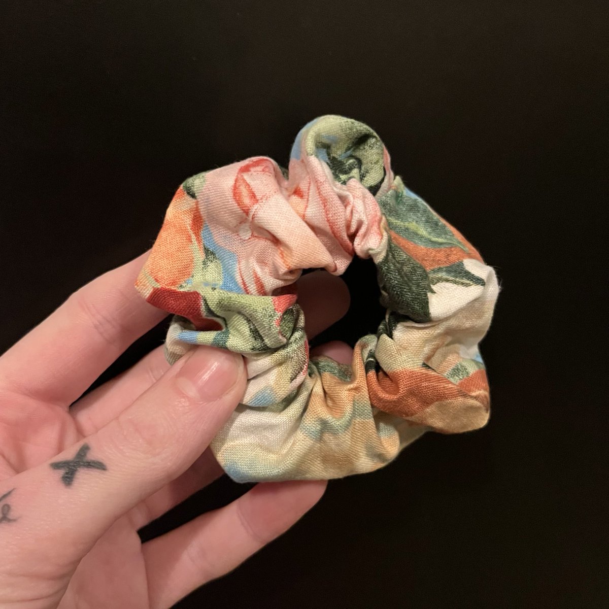 themidnight25co's tweet photo. set of two mini floral scrunchies 💐 hand sewn by me, available via vinted

https://t.co/0SdZpxP9nK https://t.co/De4PFg8WJo