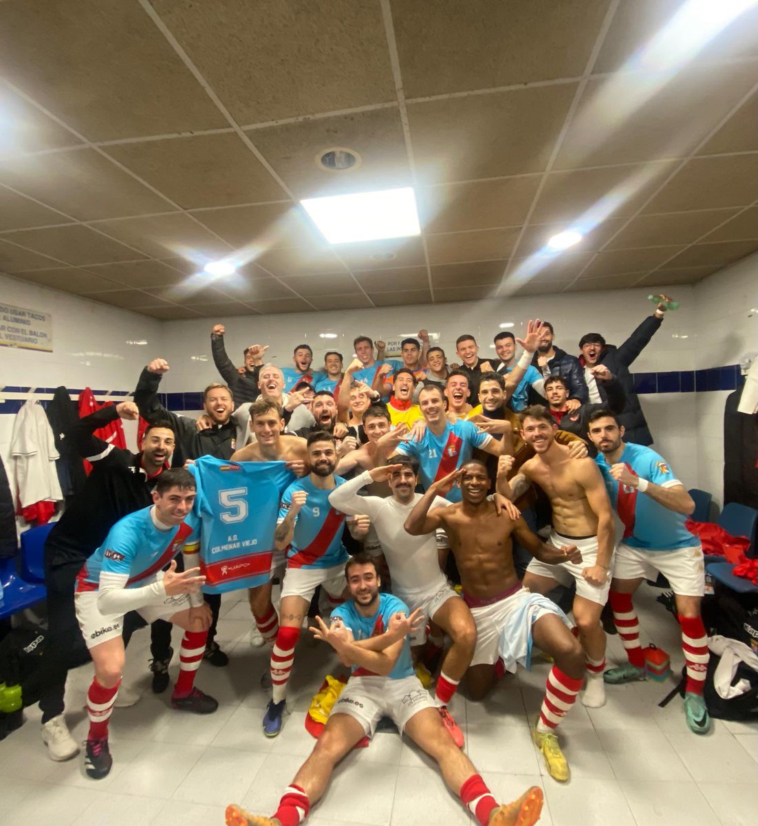 ⚪🔴⚪ | PRIMER EQUIPO 
JORNADA 9

🆚 A.D. Torrejón C.F. “B”

0️⃣-5️⃣

⚽️⚽️ Vivi 
⚽️ Porre
⚽️ Bas
⚽️ Torres

Nueva victoria del primer equipo, nuevos 3 puntos y portería a 0. Seguimos!!!

#ADColmenarViejo 🔝💯
#SienteADCV 💪🔴⚪
#AupaAgrupa ❤️🤍⚽️