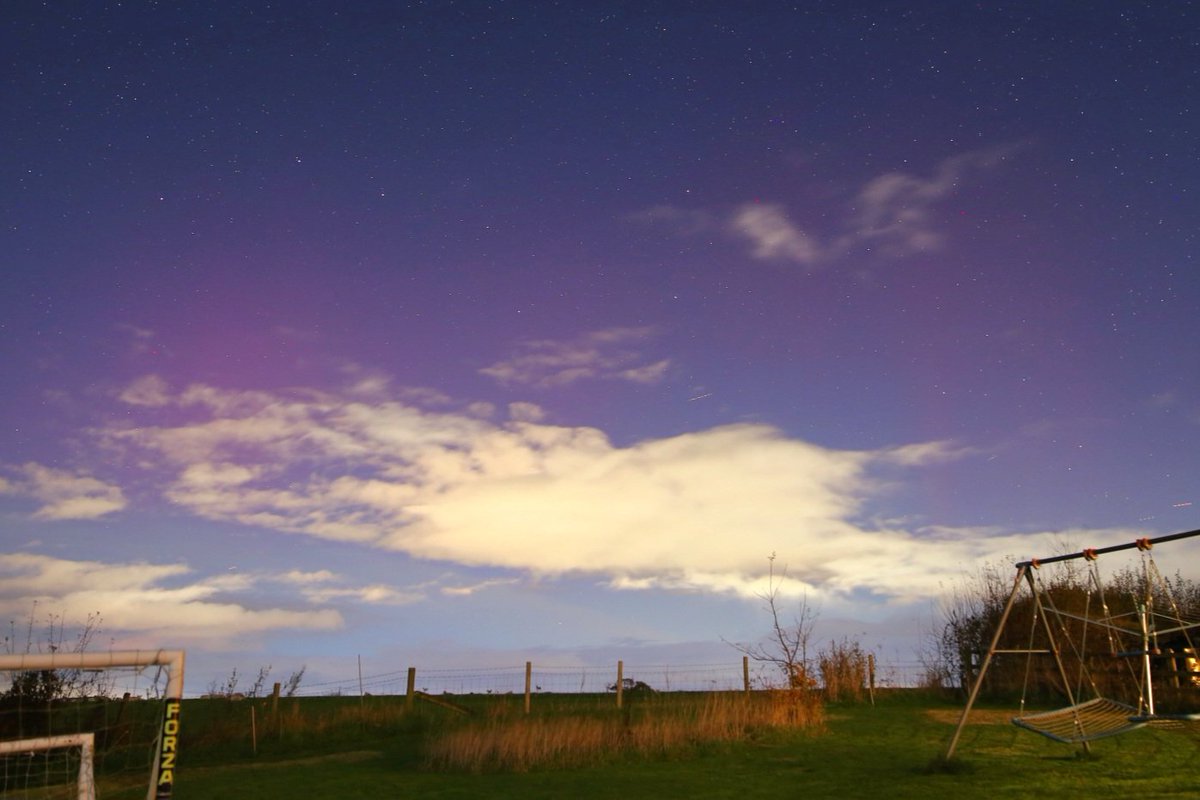 Tom Lowe (@saloplarus) on Twitter photo Brief splurge of moonlit #aurora from the back garden just now 😍 <a href="/ShropshireWX/">Shropshire Weather</a> <a href="/TamithaSkov/">Dr. Tamitha Skov</a> Brief splurge of moonlit #aurora from the back garden just now 😍 <a href="/ShropshireWX/">Shropshire Weather</a> <a href="/TamithaSkov/">Dr. Tamitha Skov</a>
