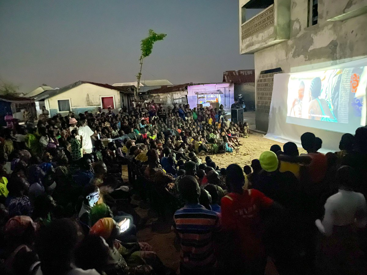 ONGOING NOW: #VagabondQueenofLagos returns to the communities where it was produced, tonight in Sagbokodji w/ hundreds of #OtodoGbame evictees &amp; community members who literally made the film possible. 💪💪💪