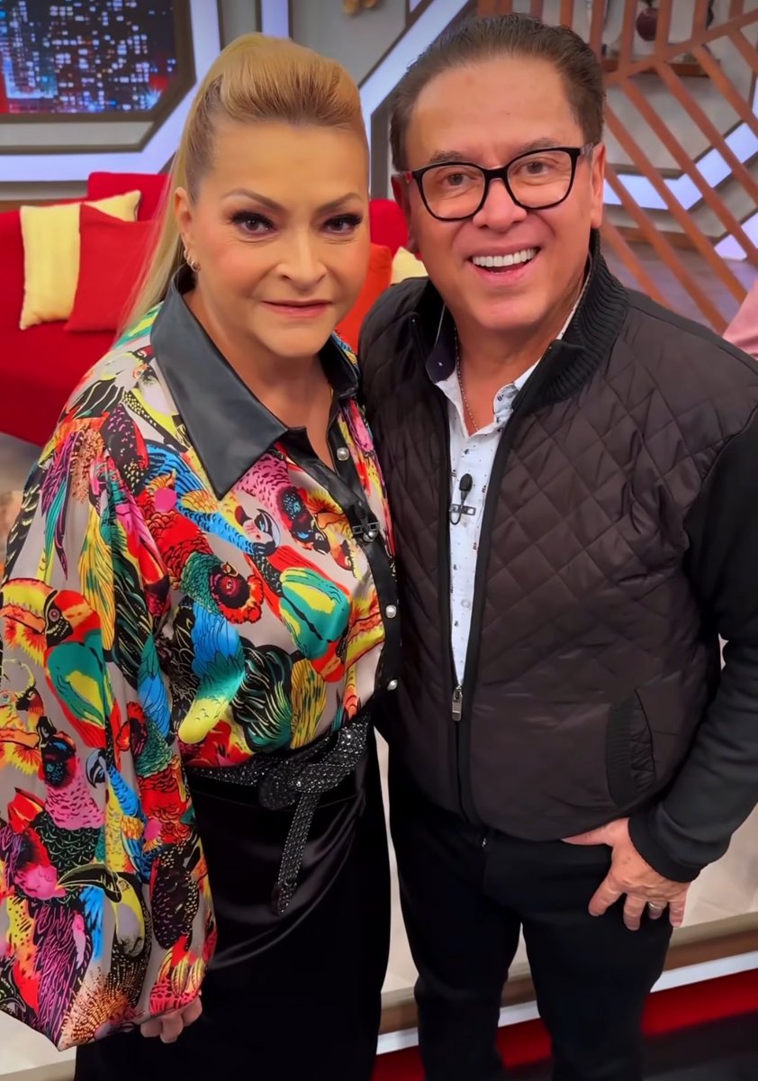 McLatinoamrica1's tweet photo. #mayitoporgutierritos 
@mario_bezares @RocioBanquells @osoriojua @TelevisaTVmx https://t.co/YJNDTGUWF4