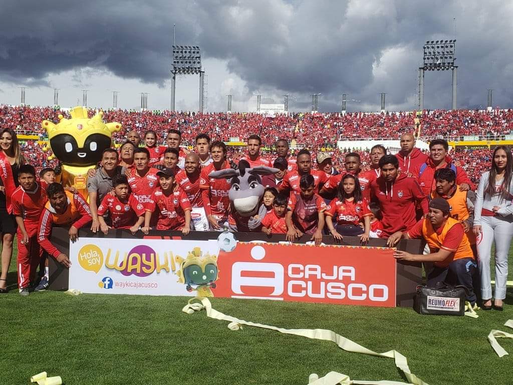 SoyHinchaDelPap's tweet photo. Gratitud eterna a quienes nos dieron el título de la Liga 2 y nos regresaron a la primera división.

El hincha nunca los olvidará: @JuniBarbieri1 @dyair20 @BrenoNaranjo @SebastianLojas @JuanDiegoLojas @C_Molina_ https://t.co/hTOW5l9jls