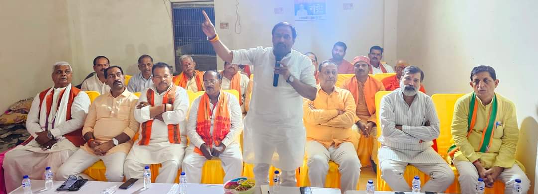 1-कटेहरी विधानसभा के इलफातगंज में व्यापारी बंधुओं के साथ चौपाल में कार्यक्रम में क्षेत्रीय अध्यक्ष श्री <a href="/kamlesh4lmp/">Kamlesh Mishra 'Monu'</a> जी साथ उपस्थित होकर भारतीय जनता पार्टी के पक्ष में उपचुनाव में मतदान एवं सहयोग करने की अपील की||
 <a href="/BJP4India/">BJP</a> <a href="/BJP4UP/">BJP Uttar Pradesh</a> <a href="/Bhupendraupbjp/">Bhupendra Singh Chaudhary</a> <a href="/BJP4India/">BJP</a> <a href="/myogiadityanath/">Yogi Adityanath</a>