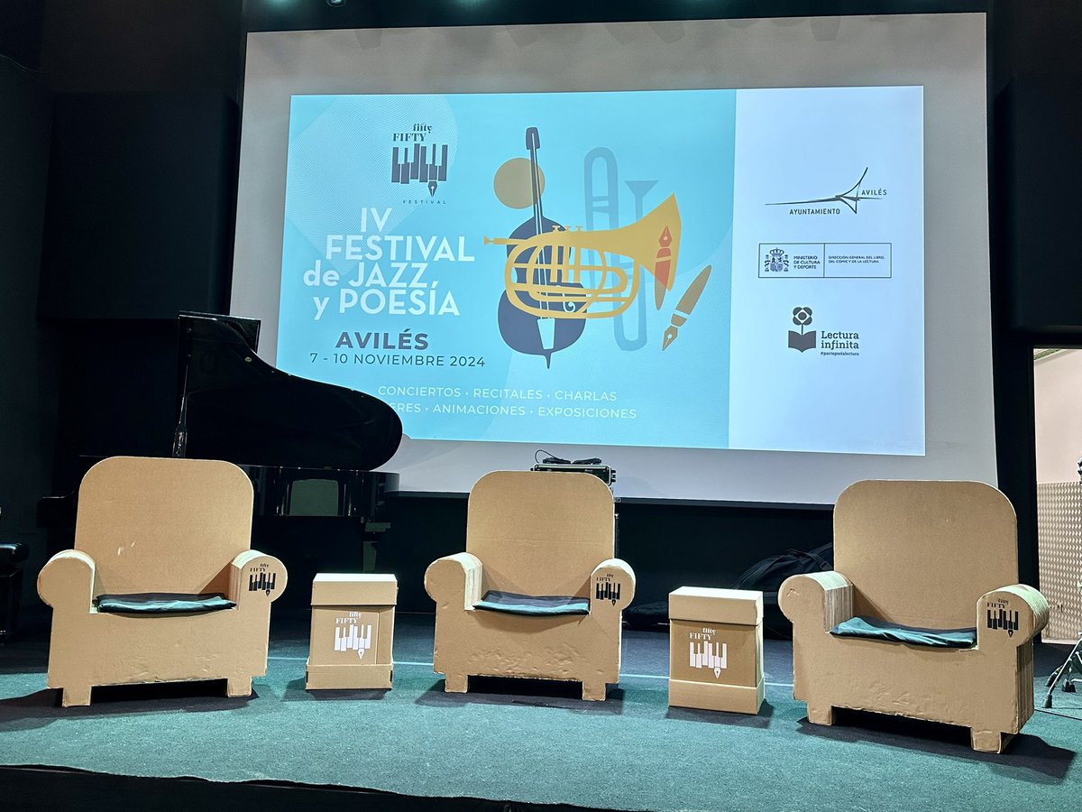 Ayer recité y hablé de ciencia y poesía con <a href="/MaraGarcaDaz3/">María García Díaz</a> y <a href="/brionesci/">Carlos Briones</a>, y lo pasamos canica en Avilés. Gracias al <a href="/FestivalFifty/">Fifty-Fifty Jazz & Poetry Festival</a> !!