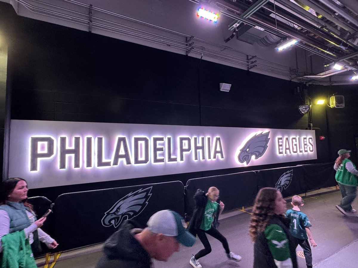SteveVassMGK's tweet photo. Quick tour before a Dallas ass kicking. Go Birds ! #FlyEaglesFly https://t.co/l2lUIK7asS