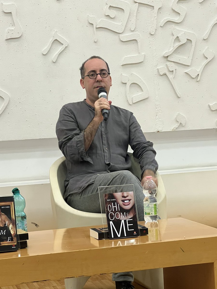 NicolaPetruzzi's tweet photo. Roy Chen, scrittore, traduttore e drammaturgo, autore del magnifico “Anime” e Shulim Vogelmann, traduttore, scrittore e grande editore, il cui lavoro culturale ci ha fatto scoprire in questi anni autori e libri fondamentali. Una serata speciale. 

#roychen #giuntina #letteratura https://t.co/gyIUEmHrfb