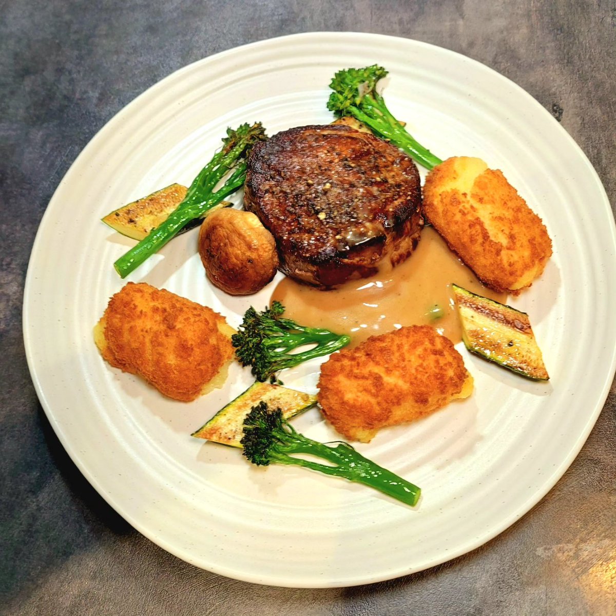 Stephen_Whalen's tweet photo. Steak night 🤘 https://t.co/8KKIkxtpsE