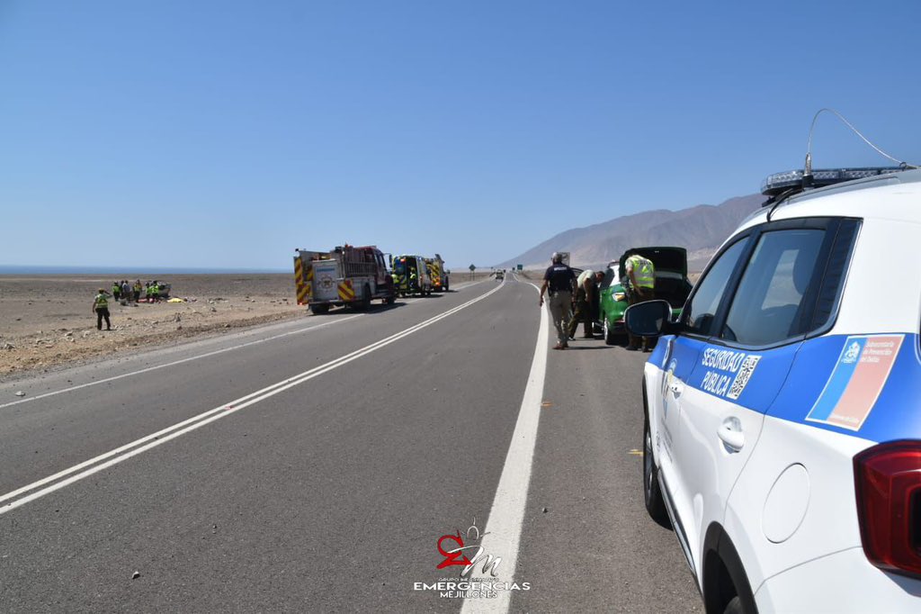 #Mejillones 🚨 #EM ⚠️
14:40hrs Unidades de emergencias de la comuna concurren a Ruta 1 km 84,600 por un accidente vehicular. 
Al llegar al lugar encuentran vehículo menor a un costado de la ruta con personas lesionadas.