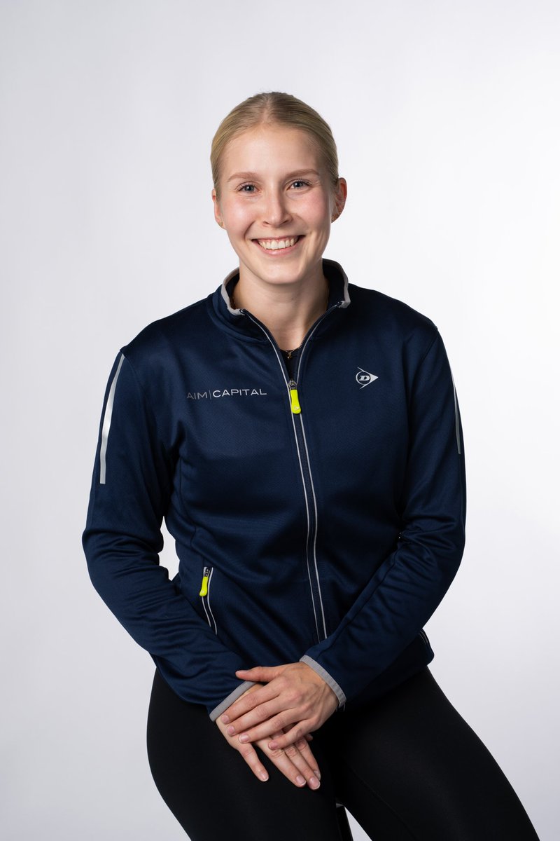 Riina Koskinen (WR 344.) pelasi Tukholman Enskede Squash Cup 2024 -voittoon. Se tuo 30 PSA-pistettä ja ranking paranee hyvin.
Finaalissa taipui Portugalin Mariana Martins (WR 299.) suoraan 3-0.
"Pallo taakse ja paikoista pisteet", Koskinen totesi pelin jälkeen.
<a href="/SquashFinland/">Squash Finland</a>