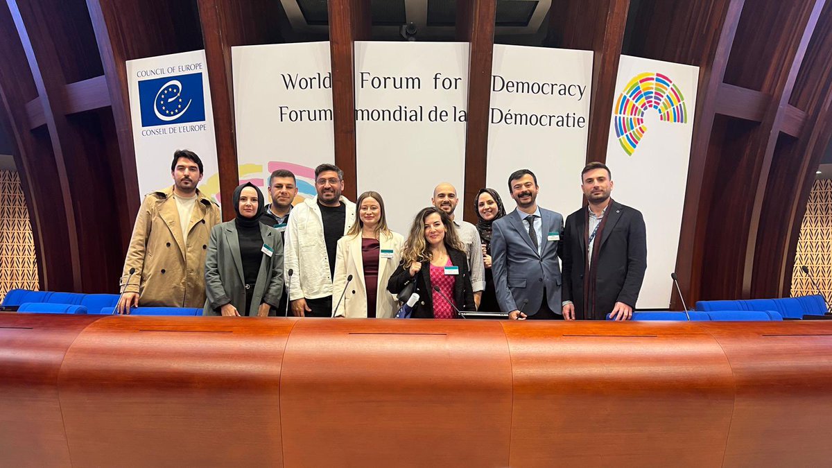 Demokrasinin gücü, toplumun tamamına hizmet etmek için farklılıkları kucaklama ve dengeleme becerisinde yatıyor. Dünya Demokrasi Forumu ile harika bir haftayı geride bıraktım. Seçimler ve değer farklılıkları, dezenformasyon ağının çözülmesi, demokratik yenilenme için vatandaş