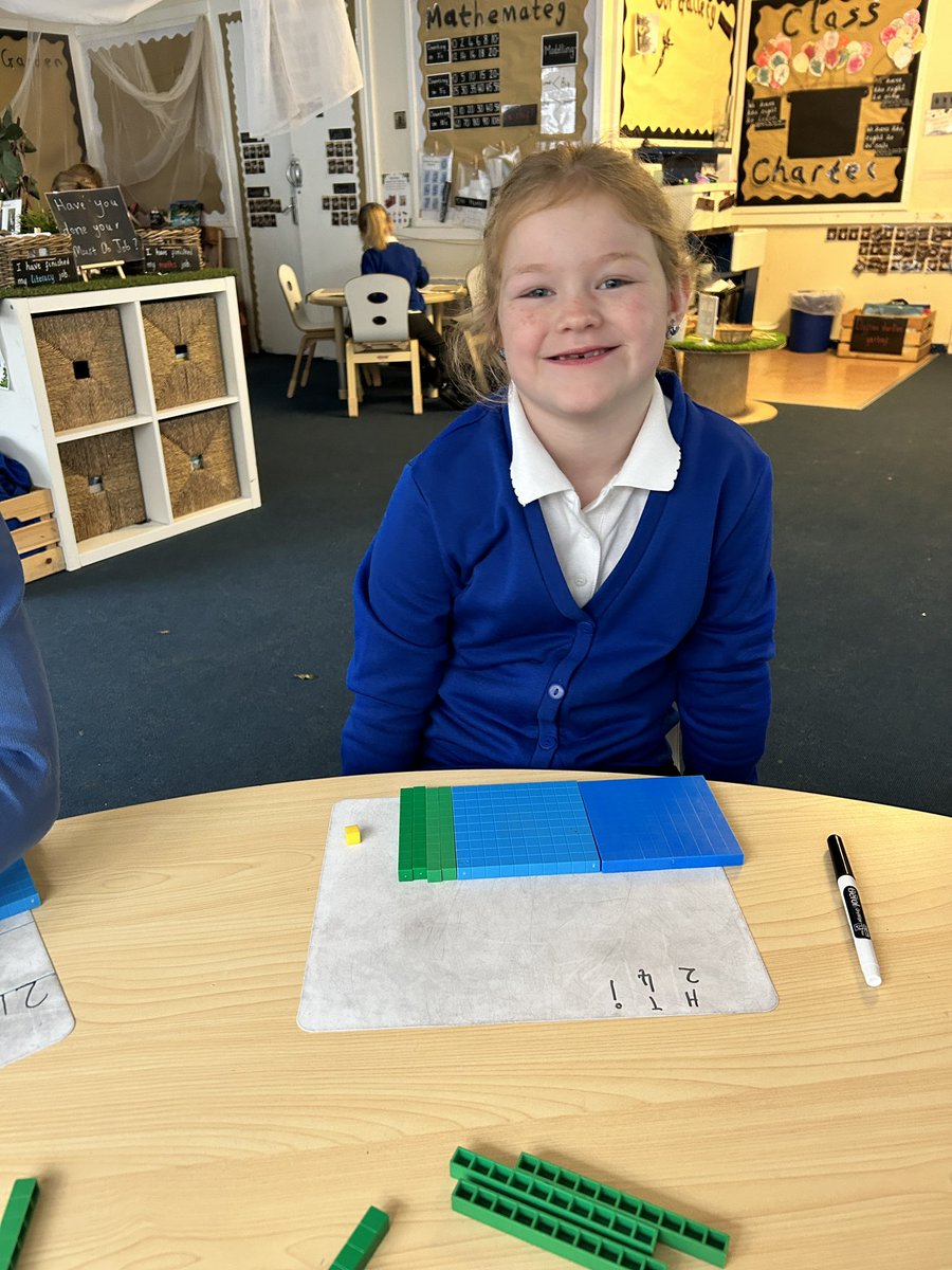 MissNCleaton's tweet photo. Using our diene blocks to partition a variety of 3 digit number 🧮 @MaendyPrimary https://t.co/9UQCRq0jgY