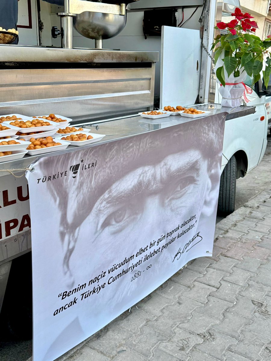 İleri Hareketi Derneği olarak, İzmir-Karabağlar İlçesi Sarıyer ve Bozyaka mahallelerinde Ulu Önder Atatük'ün ruhuna lokma döktürdük.

#10Kasım #İleri