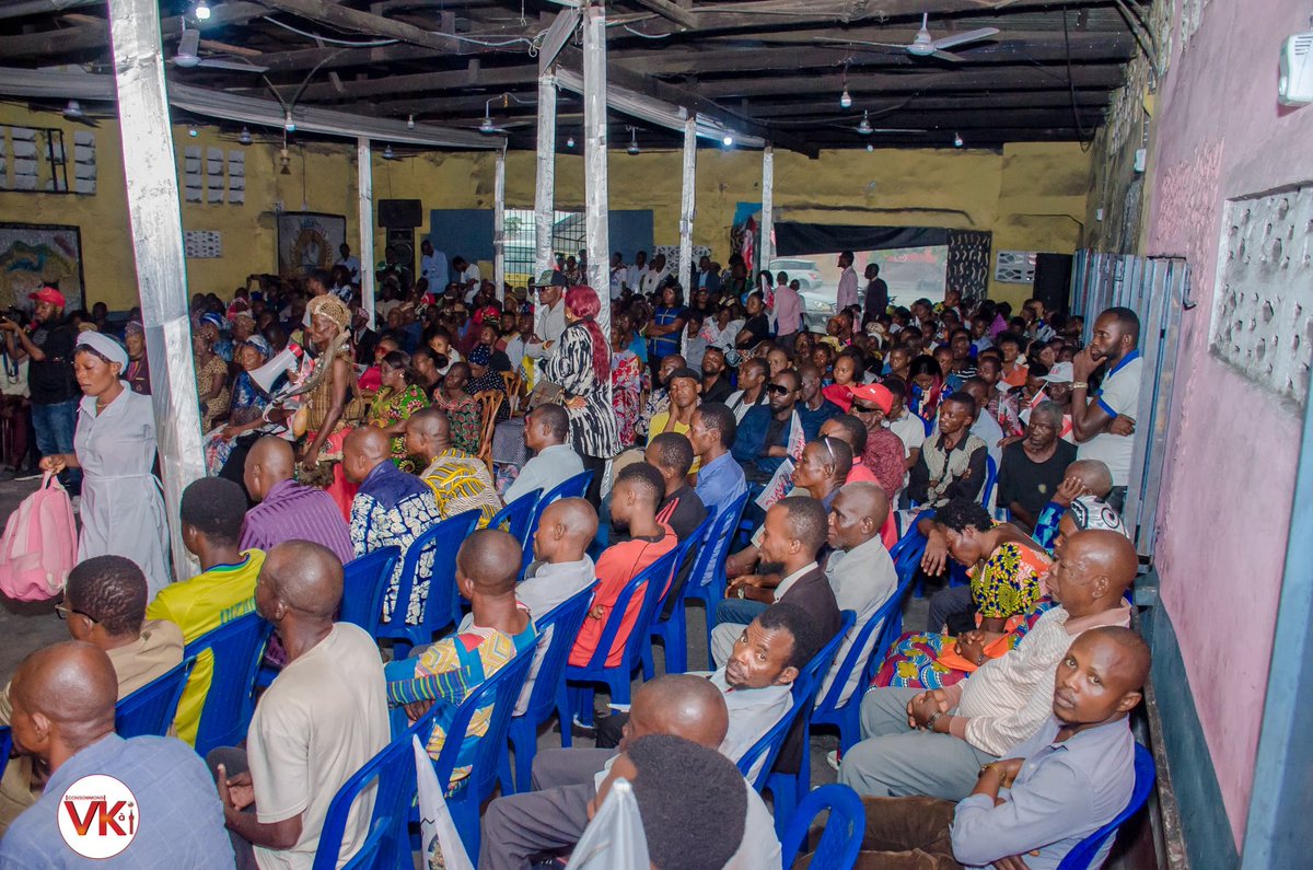 GaborienM's tweet photo. #CONSOMMONS VK À KIN#
En présence du SIFA Tshangu, Me @BoscoAmisi ,des chefs coutumiers, des cadres de l' @uncrdc Tshangu et de Kimbanseke-Est,J'ai généreusement offert le frais de garantie locative au federal Luc kulemfuka,pr le bon fxnement administratif du parti,ce sam 09nov. https://t.co/lC4pd5ST6x
