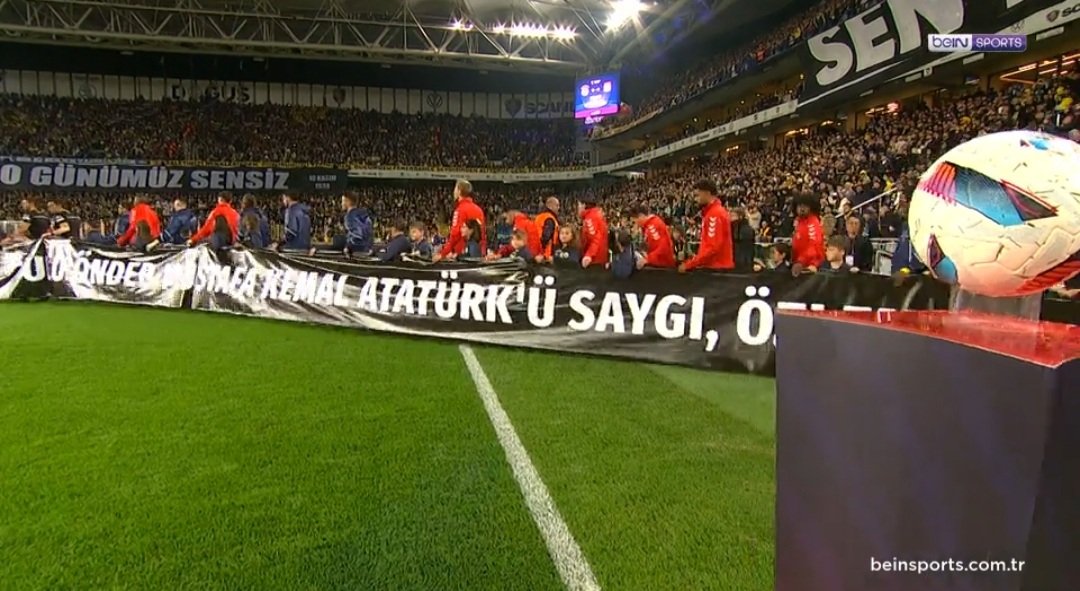 Mustafa58584240's tweet photo. Fenerbahçe-Sivasspor
Kadıköy; "Yiğidim, aslanım..."
#SONDAKİKA #fbsvs #10Kasım #10KasımÖlümsüzlüğünAdıdır #Atatürk #Fenerbahçe https://t.co/DC6WjMRT1W