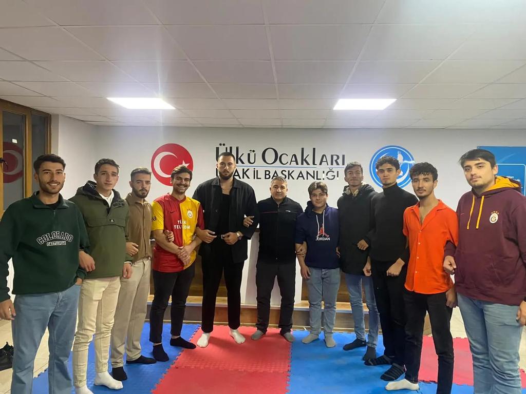 kampusten_haber's tweet photo. UŞAK ÜLKÜ OCAKLARI TÜRK GENÇLİĞİNİ SPORA DAVET EDİYOR!

Ülkü Ocakları Uşak İl Başkanlığı, Türk gençliğini ilimde, bilimde ve sporda yetiştirmek üzere faaliyetlerine devam ediyor. https://t.co/W2WfnxCUMx