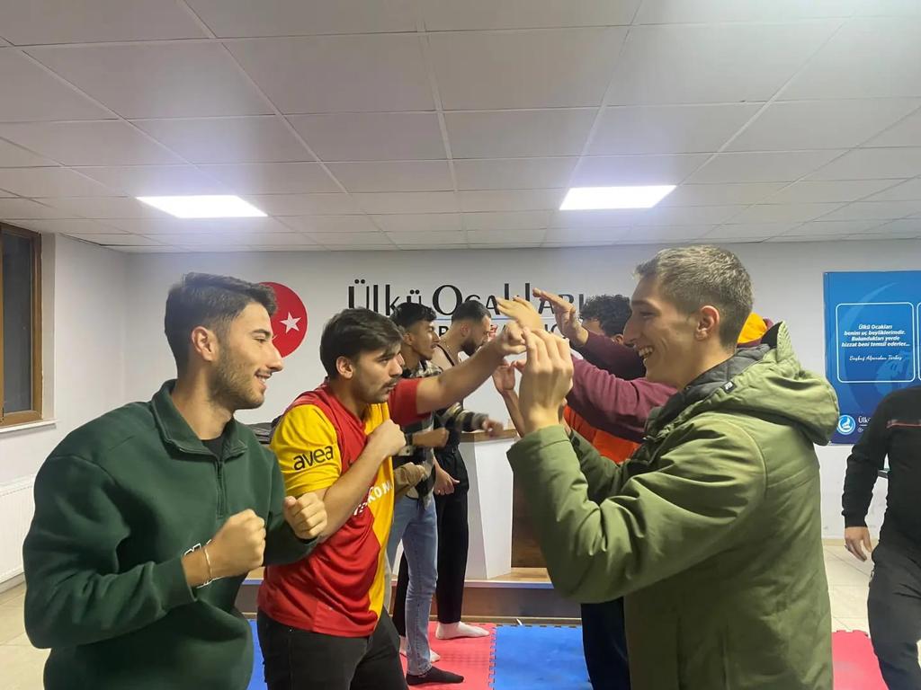 kampusten_haber's tweet photo. UŞAK ÜLKÜ OCAKLARI TÜRK GENÇLİĞİNİ SPORA DAVET EDİYOR!

Ülkü Ocakları Uşak İl Başkanlığı, Türk gençliğini ilimde, bilimde ve sporda yetiştirmek üzere faaliyetlerine devam ediyor. https://t.co/W2WfnxCUMx
