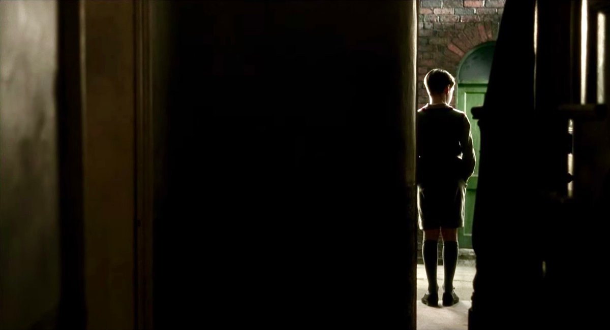 UlteriousFilm's tweet photo. THE LONG DAY CLOSES (1992)
Writer/Dir. #TerenceDavies
DoP: Michael Coulter https://t.co/55rO90ekOe