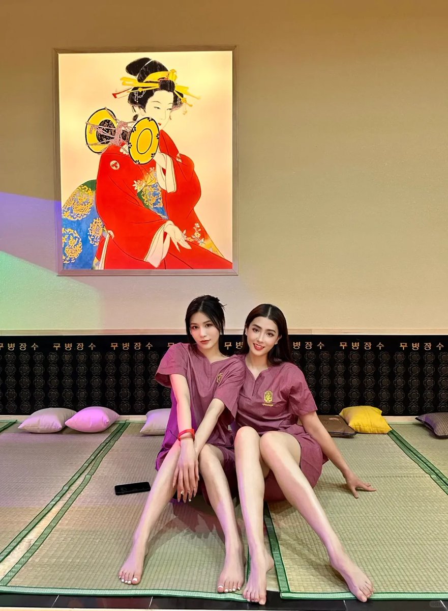 jtm2024's tweet photo. 光脚女孩~
#盯射 #射屏 #美腿 #反差 #榨精 #意淫 #极品美腿 #翘臀 #射脸 #ahegao #足 #足交 #丝足 https://t.co/GZWJFJ3ugG