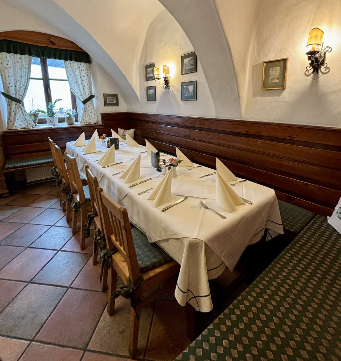 lisavoc's tweet photo. Empfehlung für Wirtshausonntag #amLand 📍Gasthof Klinglmayr, Pupping, OÖ außergewöhnlich gutes Weinsortiment auch! https://t.co/mpH5QlY7Ws