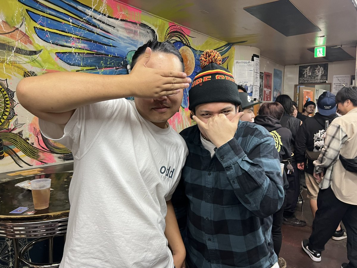 UGTWO's tweet image. 前日夜にいきなり曲覚えてベース弾いてくれ的な連絡がきて当日昼前にドラムとスタジオで合わせてギターとはぶっつけ本番でギグ成立させる尋常ではないインポッシブルを成し遂げてくれた企画者2名。マジ感謝
超合わせ易かったウブとそこで跳ぶのお前！？だったケビン
#lilyray
#2strike3ball