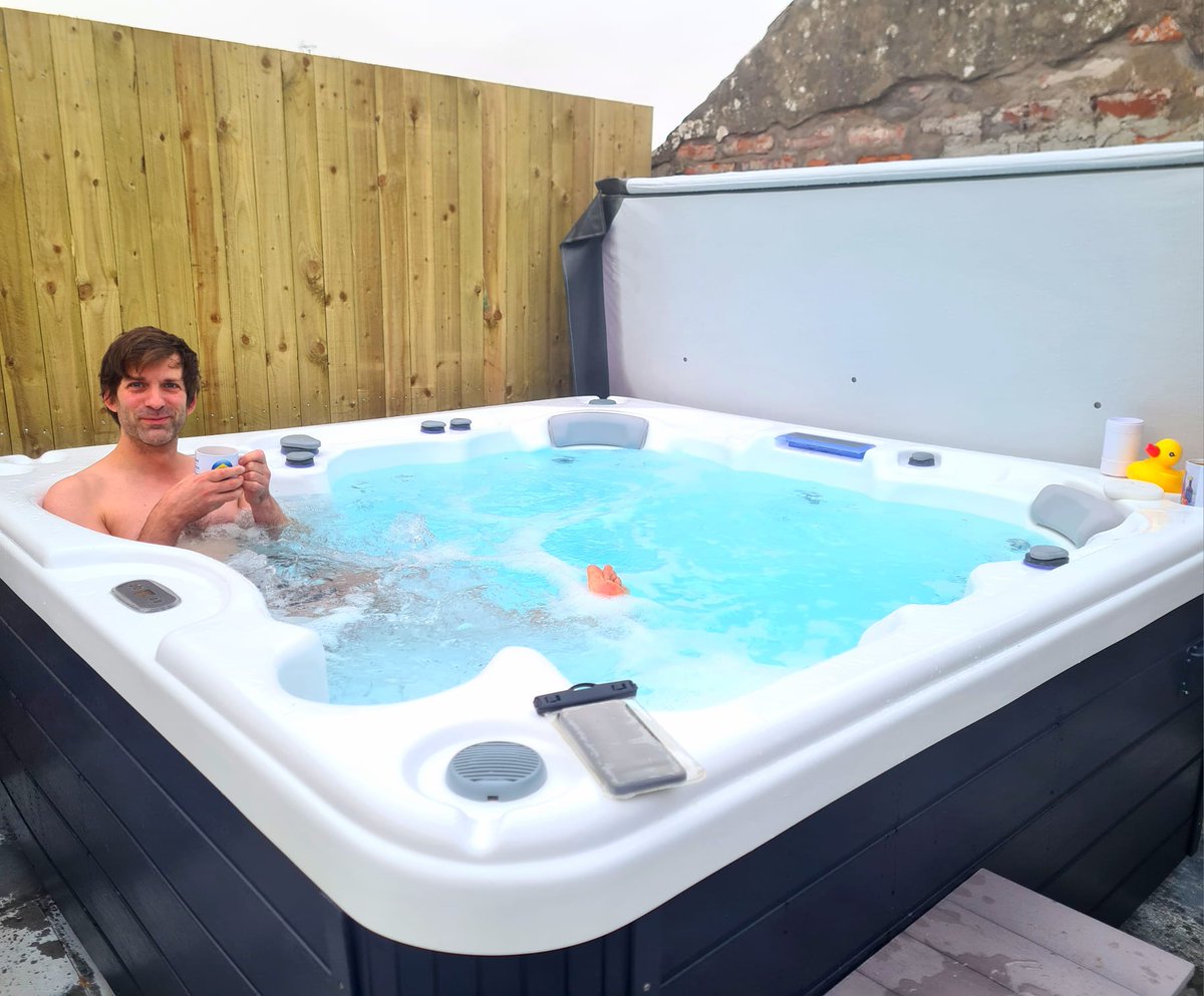 Alex Scott Fairley π³οΈβπ π¦πΊπ΄σ §σ ’σ ³σ £σ ΄σ ΏπͺπΊ (@alexsfairley) on Twitter photo Before I leave #Scotland, #Munro 107 and 108, Stob BΓ n ('The White Peak') at 999m, and Mullach nan Coirean ('The Summit of the Corries') at 939m, in the Mamores, with added Brocken specter and hot-tub to finish! #mountain #mountainclimbing Before I leave #Scotland, #Munro 107 and 108, Stob BΓ n ('The White Peak') at 999m, and Mullach nan Coirean ('The Summit of the Corries') at 939m, in the Mamores, with added Brocken specter and hot-tub to finish! #mountain #mountainclimbing