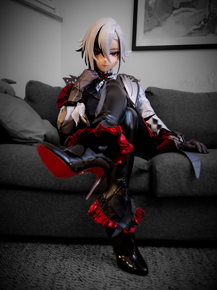 AzuKigu's tweet photo. I am The Knave, Arlecchino, Fourth of the Fatui Harbingers. 
The children of the House of the Hearth call me "Father." I do hope our partnership proves to be a pleasant one... ~
🎭- @4uuone 
📸- @arymiah ♥️

#kigurumi #着ぐるみ #genshincosplay  #GenshinImpact https://t.co/nNPr1W7vKW