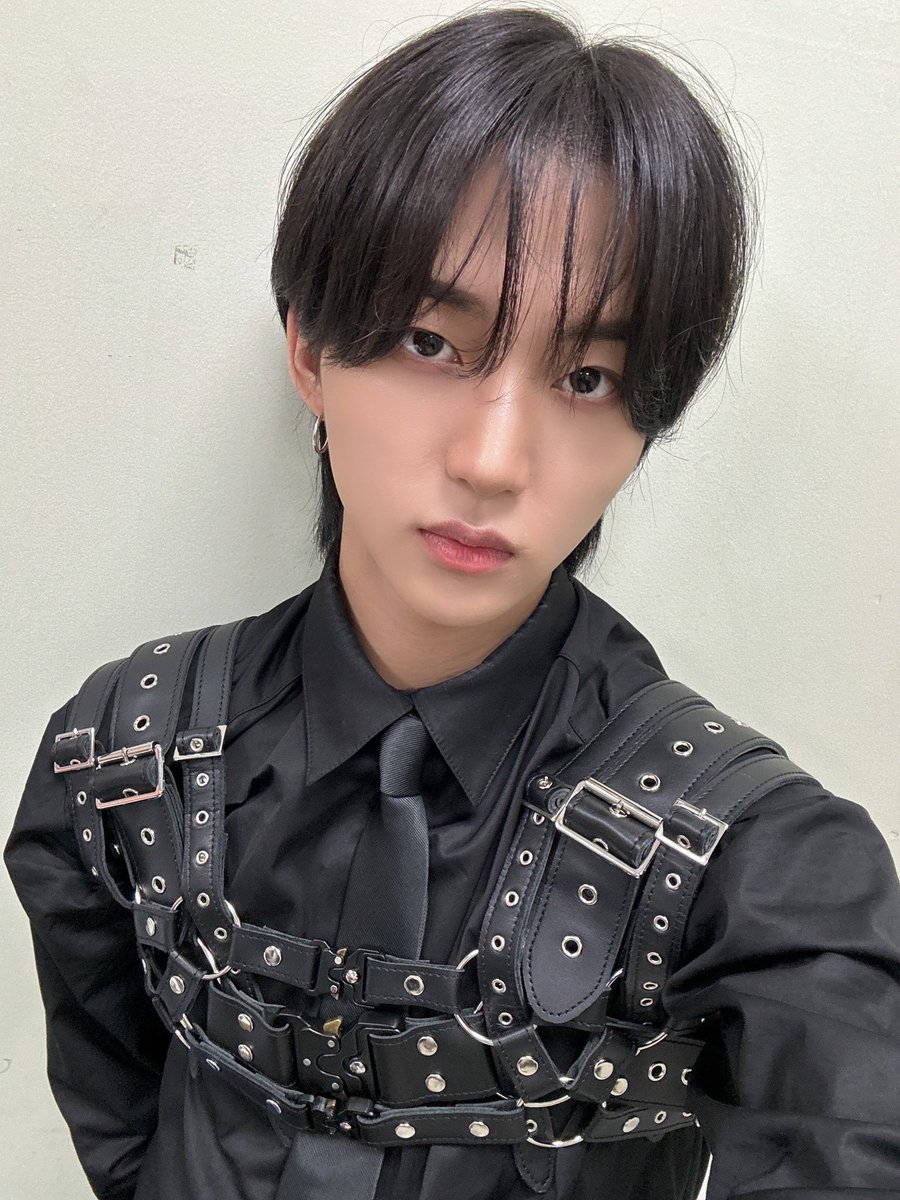 dakdoong's tweet photo. happy birthday hwi!!!!!! <3 https://t.co/EHZtUXlA1S