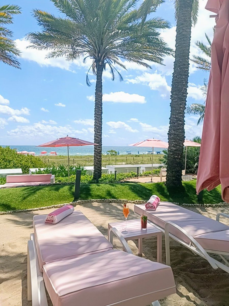 GrandSurfside's tweet photo. Here is to a taste of paradise at #grandsurfside. https://t.co/2vsdMYh0ZH

#sundayfunday #miamifall #miamigetaway #beachside https://t.co/ilrrVxFL8P