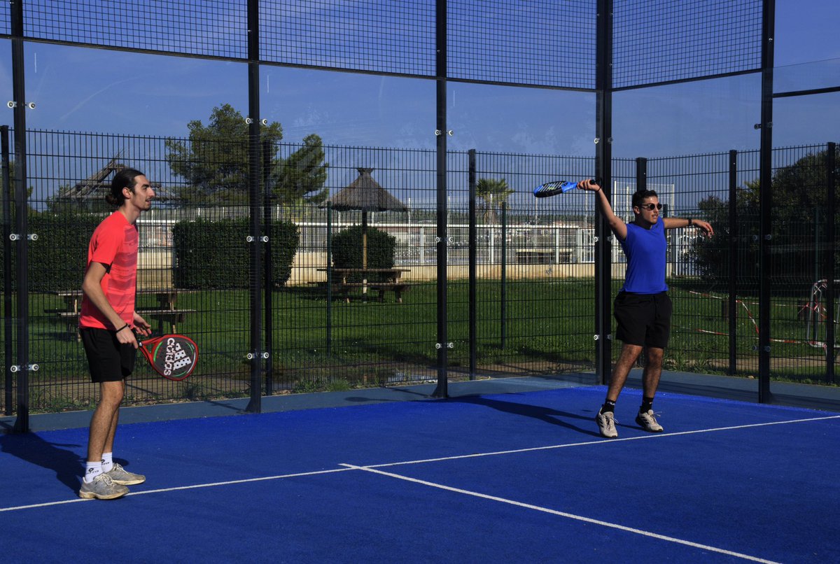 [SPORT]  🎾 𝗦𝗽𝗼𝗿𝘁 𝗲𝘁 𝗰𝗼𝗻𝘃𝗶𝘃𝗶𝗮𝗹𝗶𝘁𝗲́ 𝗮𝘂 𝘁𝗼𝘂𝗿𝗻𝗼𝗶 𝗱𝗲 𝗽𝗮𝗱𝗲𝗹 𝗱𝗲𝘀 𝗮𝗱𝗵𝗲́𝗿𝗲𝗻𝘁𝘀 ! 

Ce week-end, les adhérents à l’application Fos Resa Sports ont pu participer à un tournoi de padel exclusif, organisé par la Ville de Fos-sur-Mer. 16 équipes,