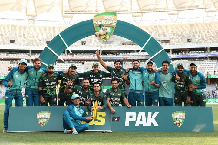 The way Pakistan bowler's bowling in Australia 🦘 is mind blowing i mean superb. Haris rouf, naseem , hasnain and shaheen is out class .
Its not easy to beat Australia in Australia..
Good captaincy by rizwan also well support by classy saim addullah and king babar. <a href="/IftiMania/">Iftikhar Ahmad</a>