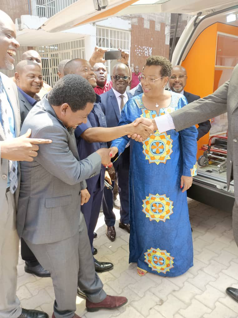 CVM_RDC's tweet photo. LA CONGOLAISE DES VOIES MARITIMES RENFORCE LA PRISE EN CHARGE MEDICALE DE SON PERSONNEL EN SE DOTANT D’UNE NOUVELLE AMBULANCE.

Reportage à suivre https://t.co/iFVjx66bKi