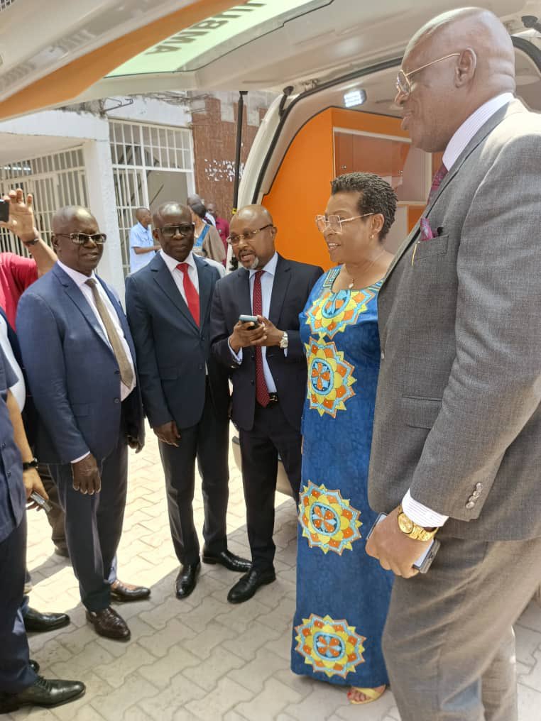 CVM_RDC's tweet photo. LA CONGOLAISE DES VOIES MARITIMES RENFORCE LA PRISE EN CHARGE MEDICALE DE SON PERSONNEL EN SE DOTANT D’UNE NOUVELLE AMBULANCE.

Reportage à suivre https://t.co/iFVjx66bKi