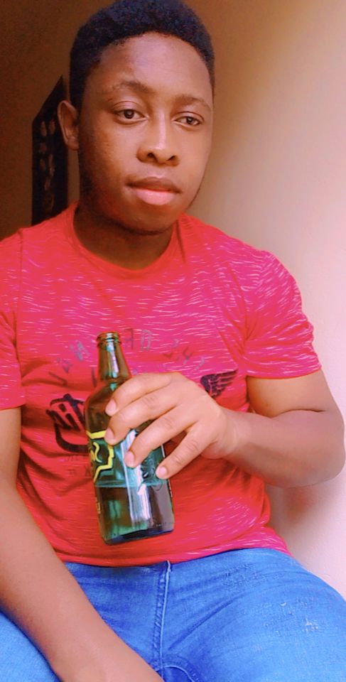 fuzile_eric's tweet photo. They say Sunday's ar for lovers, I guess it's a different story this side 😊❤🏳️‍🌈 https://t.co/GfHp8ovzpR