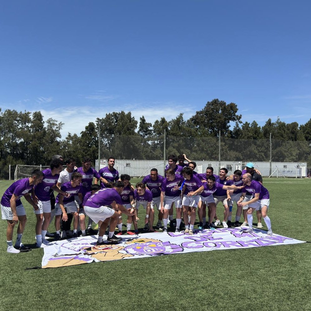 LUD_Oficial's tweet image. ¡𝗦𝗘𝗖𝗨𝗘𝗡𝗖𝗜𝗔 𝗗𝗘𝗟 𝗖𝗔𝗠𝗣𝗘Ó𝗡! 🎉⚽️🏆

En la Divisional “C” de la categoría #Mayores del #futbol de la @LUD_Oficial hay campeón y es @DefensorU 👏🏼👏🏼👏🏼

¡Felicitaciones muchachos! 

Presenta: @AntelDeTodos @SummumUY @Perifar_uy 

#SomosLaLiga