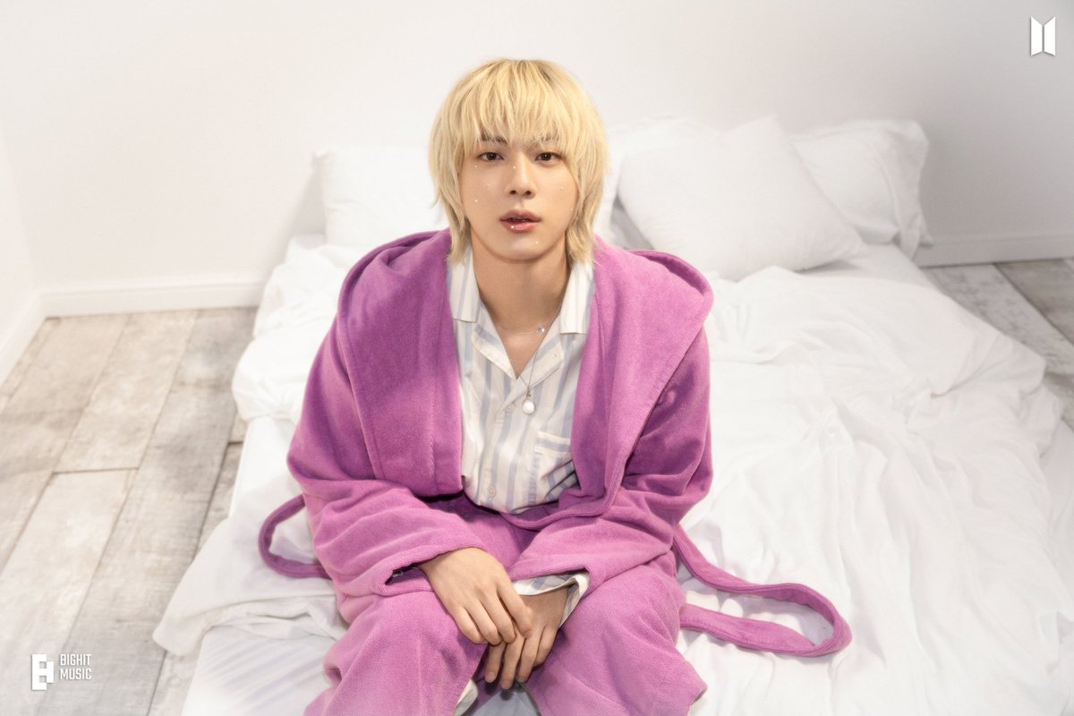 pjmIesviu's tweet photo. 🚨HAGAMOS TENDENCIA! Estamos a 4 días del lanzamiento de Happy, a nada del primer álbum de Jin, es fundamental estar preparados y darlo todo 🔥💪

4 DAYS TO BE HAPPY
RUNNING WILD IN 4 DAYS
JIN IS COMING
HAPPY IS COMING
RUNNING WILD IS COMING
#Jin_RunningWild #Jin_Happy https://t.co/3Xi9usoK3d
