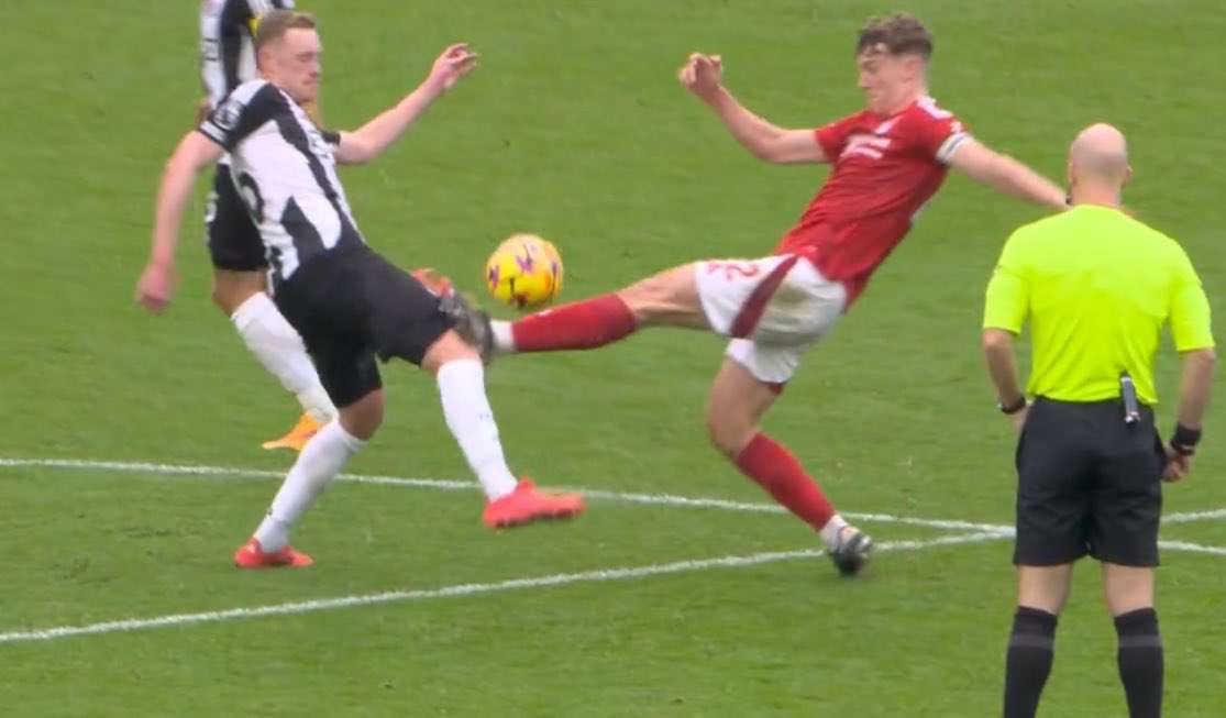 #NFONEW - 40”

Yates again! Goes studs up against Longstaff. If only Anthony Taylor had a good view of it