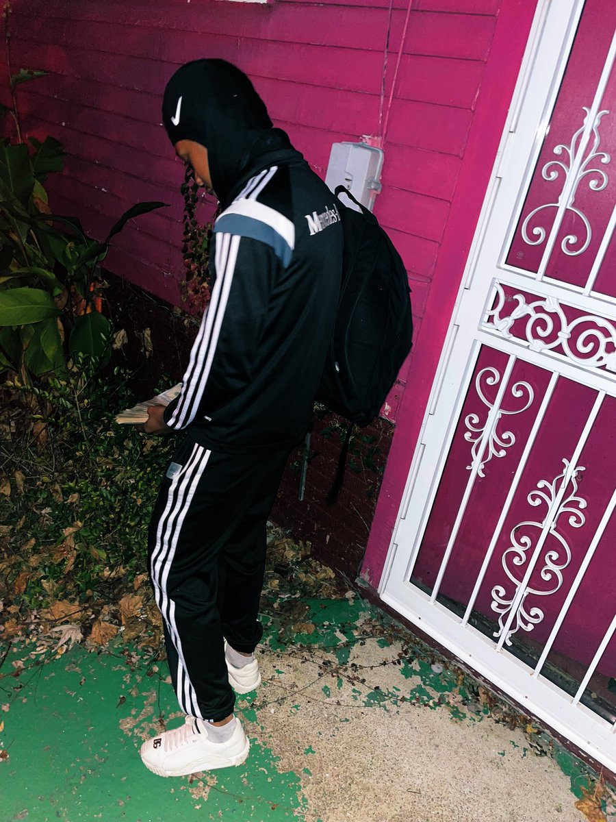 nflgucc's tweet photo. Gucc Dis Gucc Dat Don’t Forget Ta Mention I’m Gettin It 🩸🧛🏽🧛🏽 #RICHOFF📲S https://t.co/vQ6rZ6uPFc