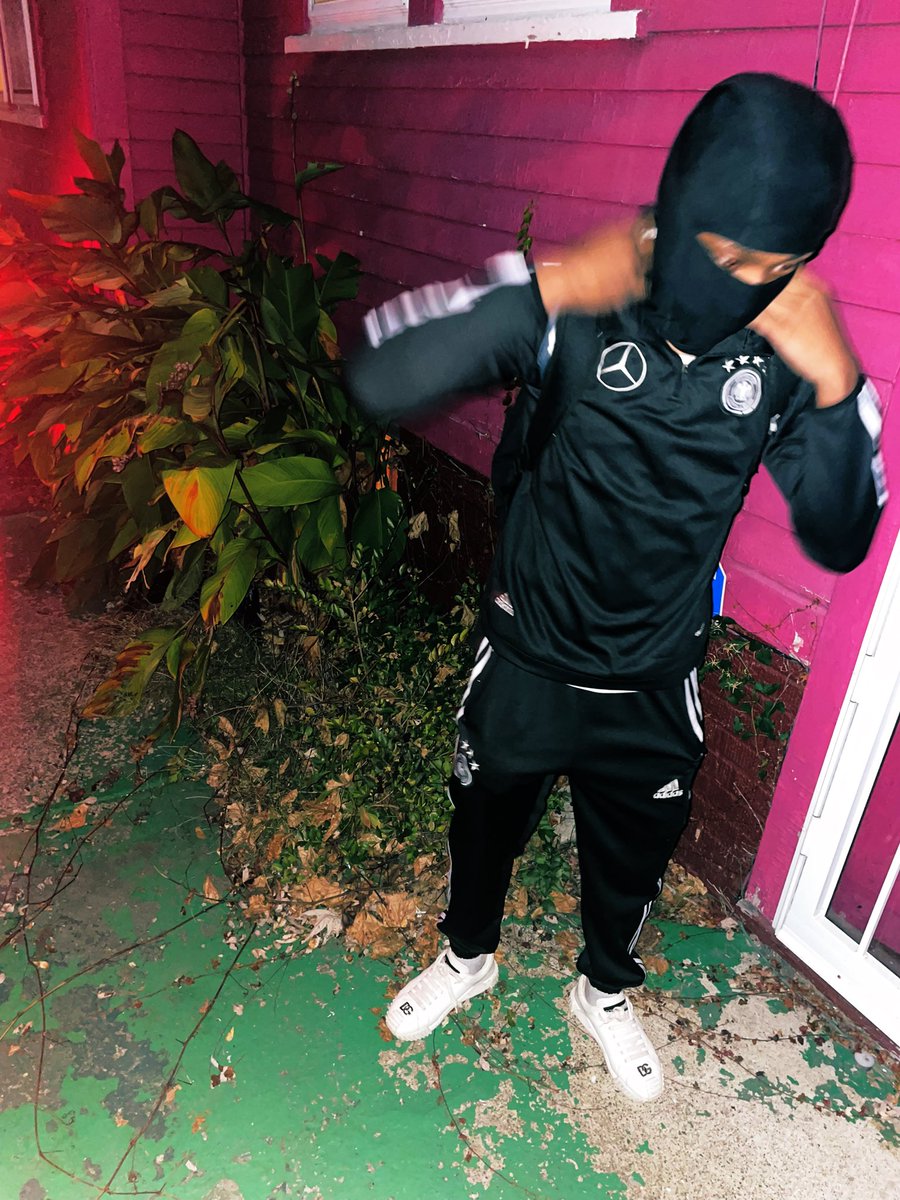 nflgucc's tweet photo. Gucc Dis Gucc Dat Don’t Forget Ta Mention I’m Gettin It 🩸🧛🏽🧛🏽 #RICHOFF📲S https://t.co/vQ6rZ6uPFc
