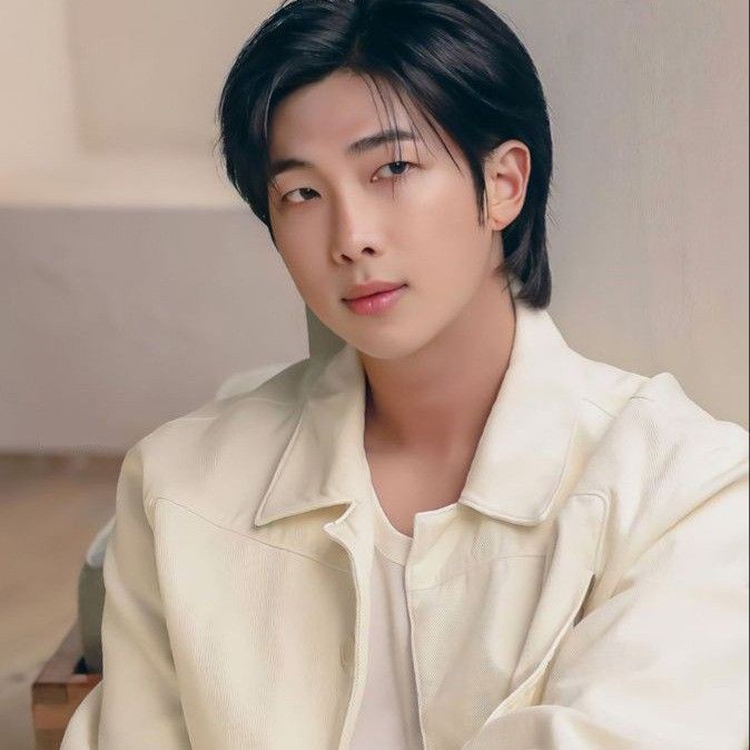 Parkjmstar95's tweet photo. SI AÚN NO HAS DEJADO TU VOTO DE HOY PARA 🐨, PUEDES DEJARLO AQUÍ EN ESTE TWEET 👇

I vote for #rm at #2024MAMAVOTE https://t.co/3MdmLFgkFV