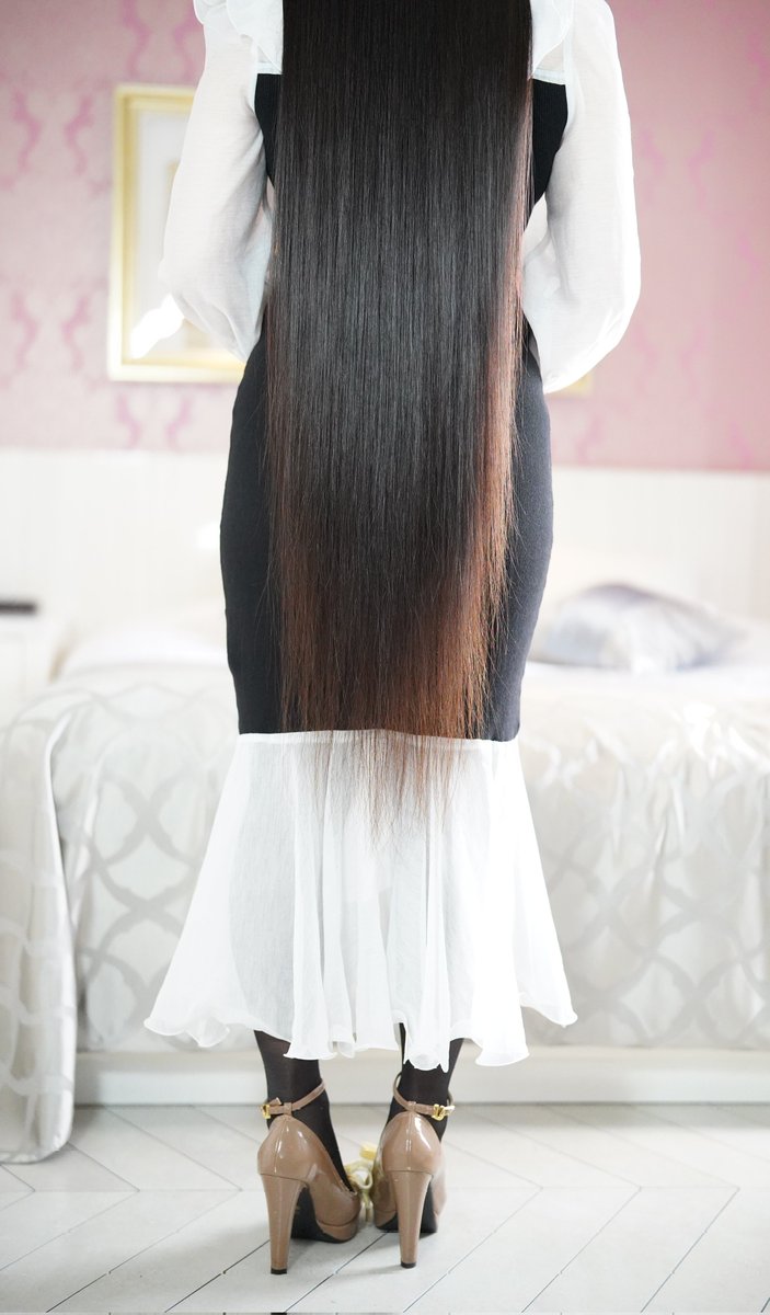 haircamera's tweet photo. 美しく艷めくスーパーロングヘア
model @superl0nghair 

#superlonghair #hairfetish #黒髪ロング https://t.co/631DWW6DIL