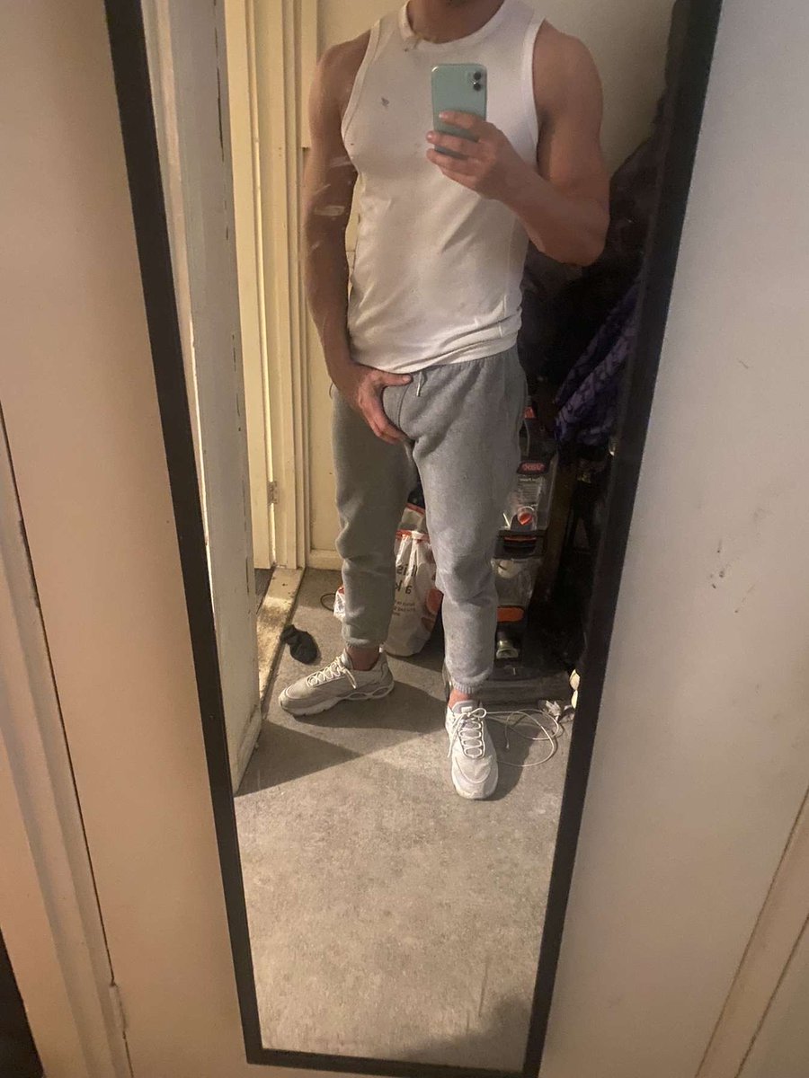 Back and better than ever.. like and retweet 10 of my posts, message me and ill send you a free video or a free trial😈🔥 onlyfans.com/aaron_angles